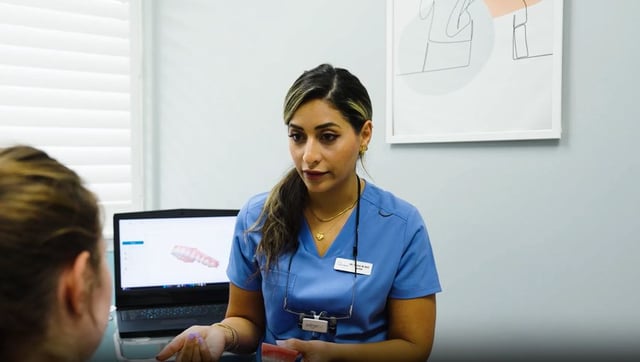 Dr. Israa Al-Ani consulting with a patient
